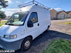 Fourgon avec parois et toit rigide Peugeot Boxer