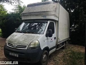 Fourgon avec parois et toit rigide Nissan Interstar