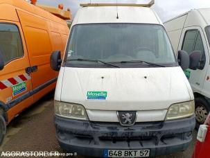 Fourgon avec parois et toit rigide Peugeot Boxer