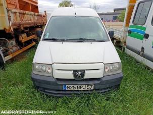 Fourgon avec parois et toit rigide Peugeot Expert