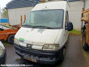 Fourgon avec parois et toit rigide Peugeot Boxer