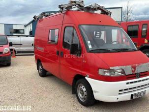 Fourgon avec parois et toit rigide Peugeot Boxer