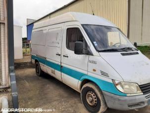 Fourgon avec parois et toit rigide Mercedes Sprinter
