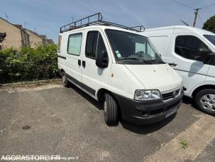 Fourgon avec parois et toit rigide Fiat Ducato