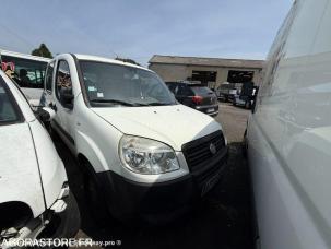 Fourgon avec parois et toit rigide Fiat DOBLO