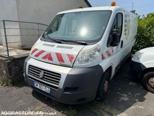 Fourgon avec parois et toit rigide Fiat Ducato