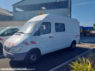 Fourgon avec parois et toit rigide Mercedes Sprinter