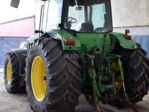 Tracteur agricole John Deere 8200