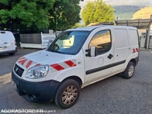 Fourgon avec parois et toit rigide Fiat DOBLO