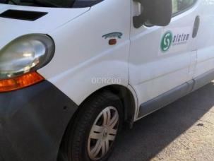 Fourgon avec parois et toit rigide Renault Trafic
