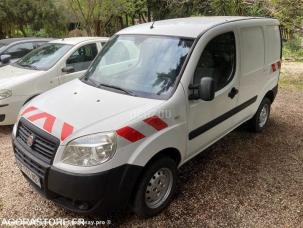 Fourgon avec parois et toit rigide Fiat DOBLO