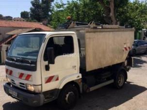 Benne à ordure ménagères Nissan Cabstar