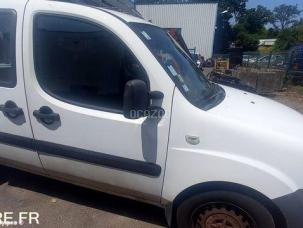 Fourgon avec parois et toit rigide Fiat DOBLO