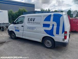 Fourgon avec parois et toit rigide Toyota HI-ACE