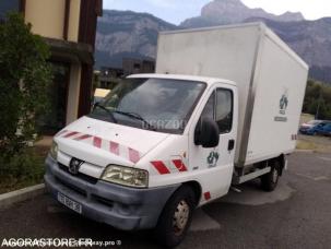Fourgon avec parois et toit rigide Peugeot Boxer