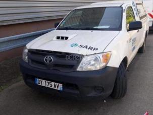 Fourgon avec parois et toit rigide Toyota HiLux