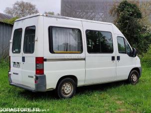 Fourgon avec parois et toit rigide Peugeot Boxer