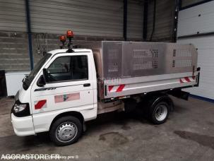 Benne basculante de chantier et de TP Piaggio Porter