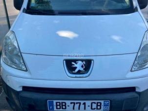 Fourgon avec parois et toit rigide Peugeot Partner