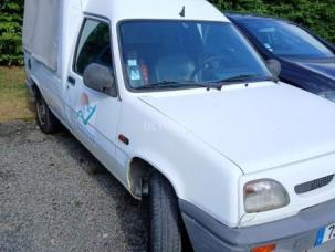 Fourgon avec parois et toit rigide Renault Express