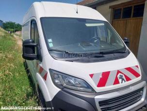 Fourgon avec parois et toit rigide Peugeot Boxer