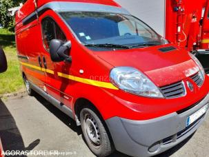 Fourgon avec parois et toit rigide Renault Trafic