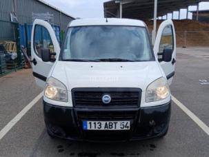 Fourgon avec parois et toit rigide Fiat DOBLO