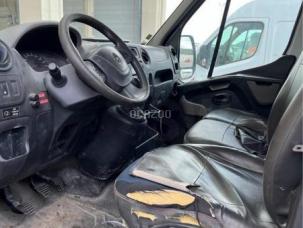 Fourgon avec parois et toit rigide Renault Master