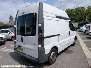 Fourgon avec parois et toit rigide Renault Trafic