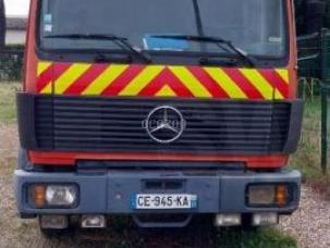 Fourgon avec parois et toit rigide Mercedes 1422