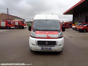Fourgon avec parois et toit rigide Fiat Ducato