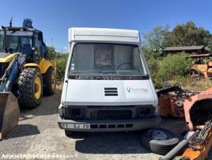 Fourgon avec parois et toit rigide Renault Master