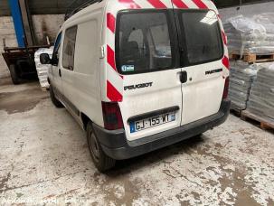 Fourgon avec parois et toit rigide nc partner