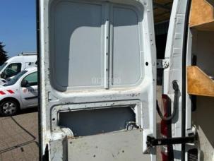Fourgon avec parois et toit rigide Renault Master