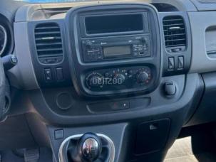 Fourgon avec parois et toit rigide Renault Trafic