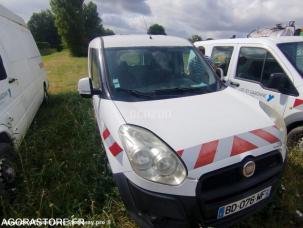 Fourgon avec parois et toit rigide Fiat DOBLO
