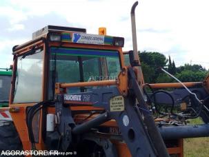 Tracteur agricole Renault 800M