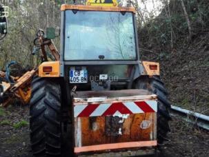 Tracteur agricole Renault R3143