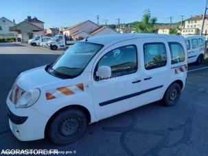 Fourgon avec parois et toit rigide Renault