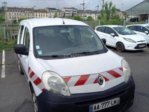 Fourgon avec parois et toit rigide Renault