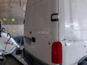Fourgon avec parois et toit rigide Renault Master