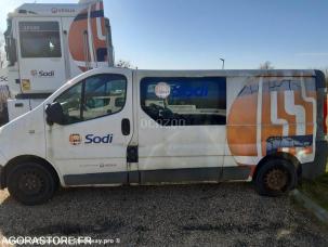 Fourgon avec parois et toit rigide Renault Trafic