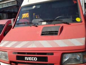 Fourgon avec parois et toit rigide Iveco 35.8