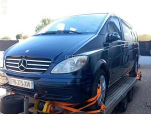 Fourgon avec parois et toit rigide Mercedes VIANO