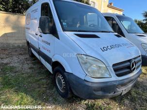 Fourgon avec parois et toit rigide Mercedes Sprinter