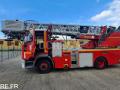 Fourgon bâché avec parois rigides Iveco 120E23