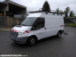 Fourgon avec parois et toit rigide Ford Transit