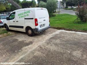 Fourgon avec parois et toit rigide Peugeot Partner