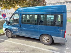 Fourgon avec parois et toit rigide Ford Transit