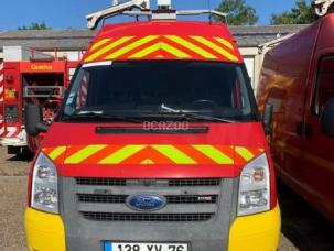 Fourgon avec parois et toit rigide Ford Transit
